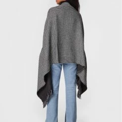 Sisley Γυναίκες Κασκόλ Πόντσο 6HKYWU00V Μαύρο -Sisley Εκπτώσεις unnamed file 335