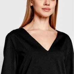 Sisley Γυναίκες T-shirts T-Shirt 3I1XL4161 Μαύρο Relaxed Fit 10 Sisley Γυναίκες T-shirts T-Shirt 3I1XL4161 Μαύρο Relaxed Fit -Sisley Εκπτώσεις unnamed file 470